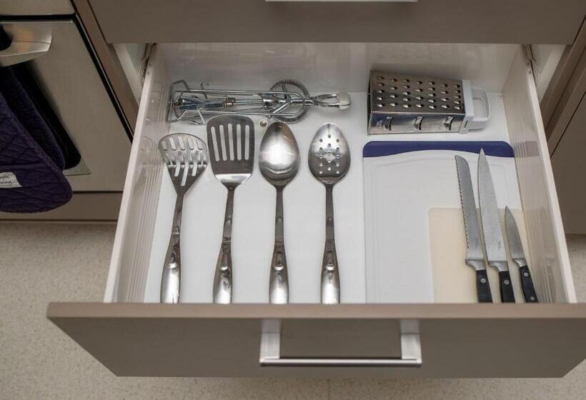 شقة 4 غرف, The Riverstone