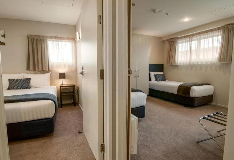 شقة 4 غرف, The Riverstone