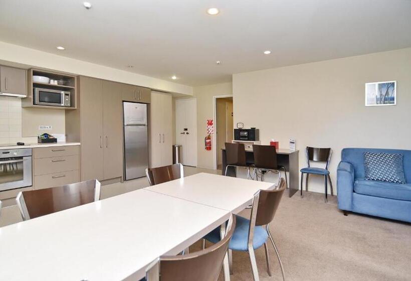 شقة 4 غرف, The Riverstone