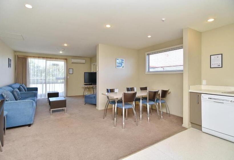 شقة 4 غرف, The Riverstone