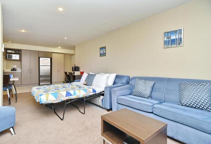 شقة 4 غرف, The Riverstone