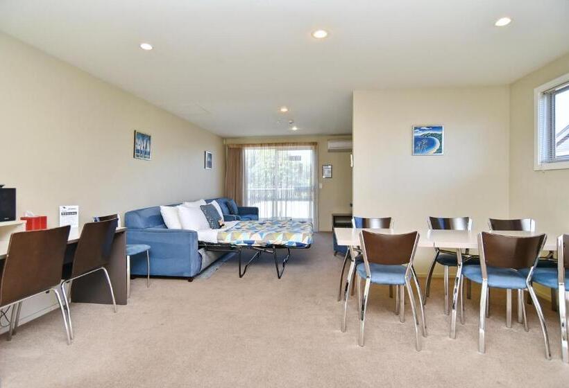 شقة 4 غرف, The Riverstone