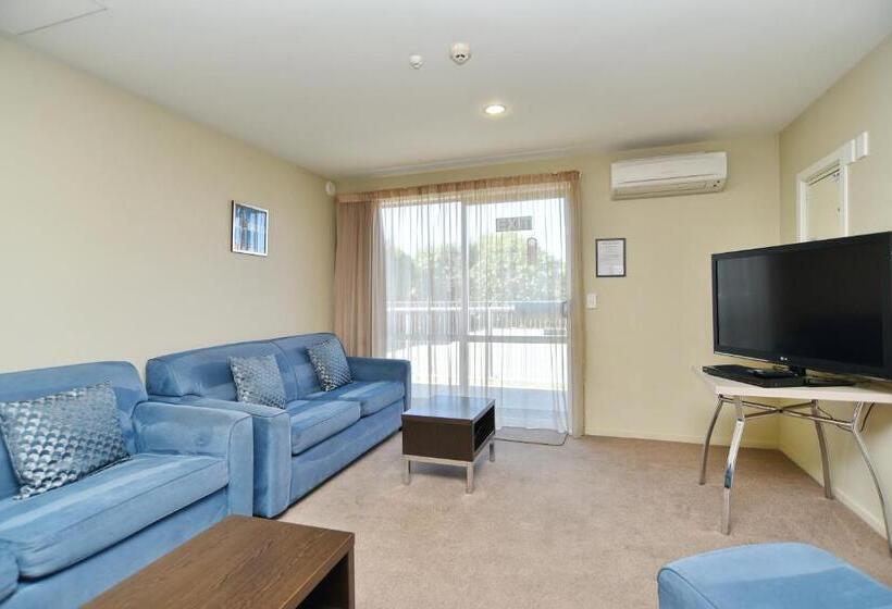 شقة 4 غرف, The Riverstone