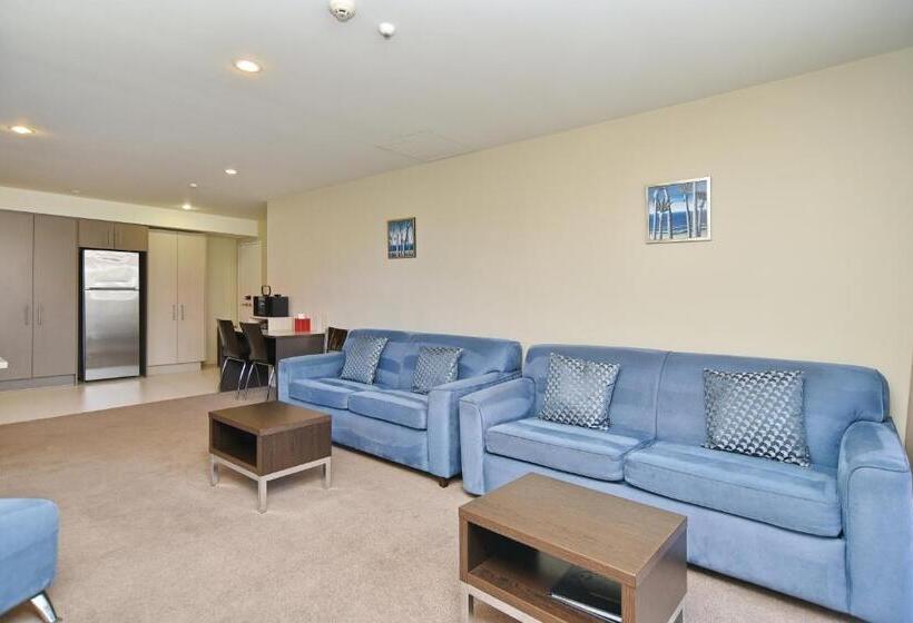 شقة 4 غرف, The Riverstone