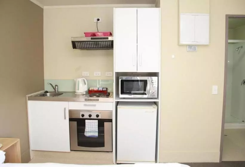 استودیوی استاندارد, Nikau Apartments