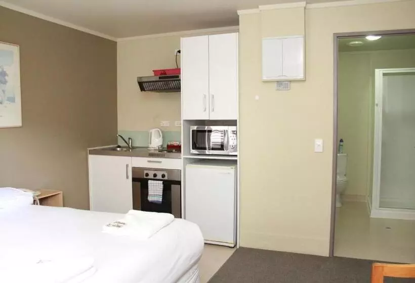 استودیوی استاندارد, Nikau Apartments