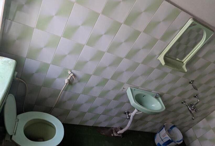 اتاق اکونومی, Reflections Guest House