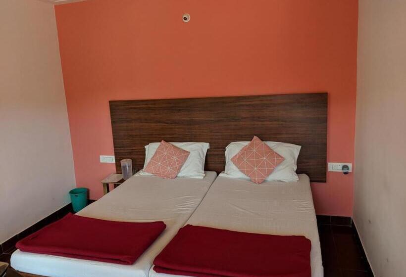 اتاق اکونومی, Reflections Guest House