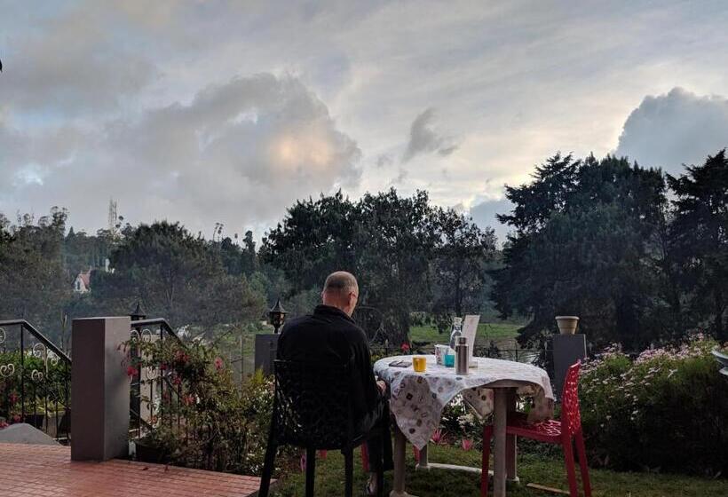 اتاق استاندارد با چشمانداز دریاچه, Reflections Guest House