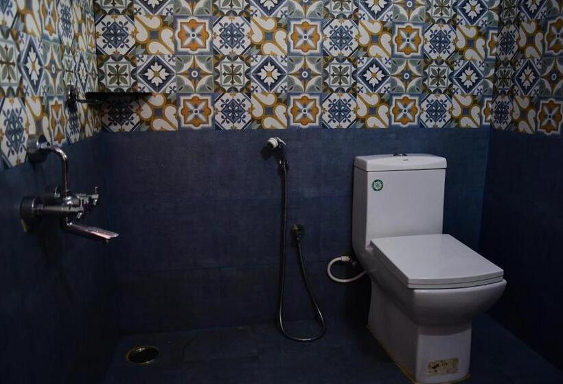 اتاق استاندارد با چشمانداز دریاچه, Reflections Guest House