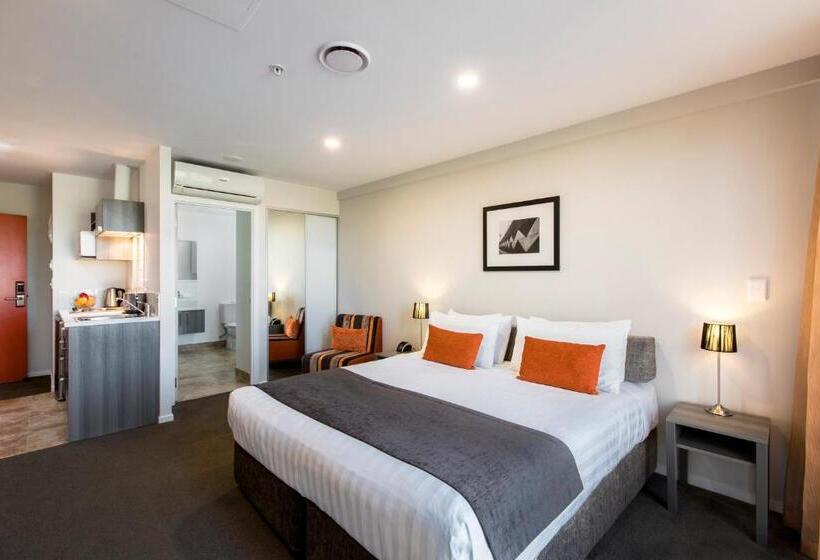 标准工作室, Quest On Beaumont