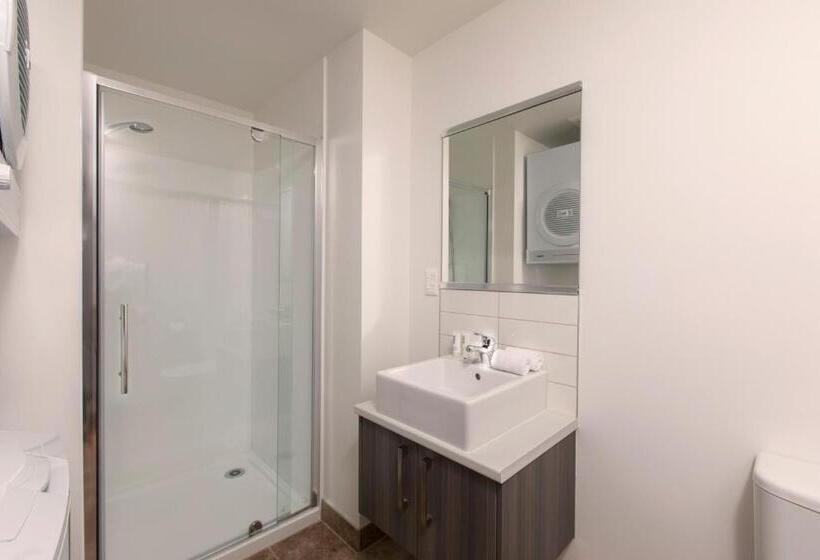 标准工作室, Quest On Beaumont