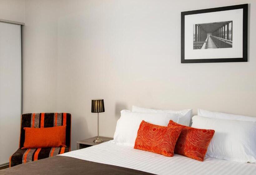 标准工作室, Quest On Beaumont