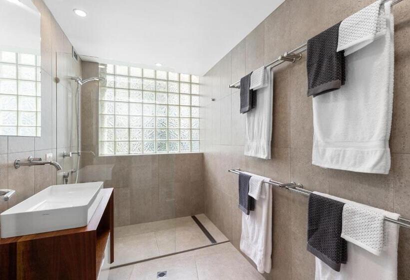 1 Bedroom Penthouse Apartment, Sundeck Gardens