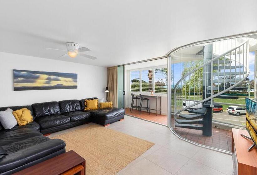 1 Bedroom Penthouse Apartment, Sundeck Gardens