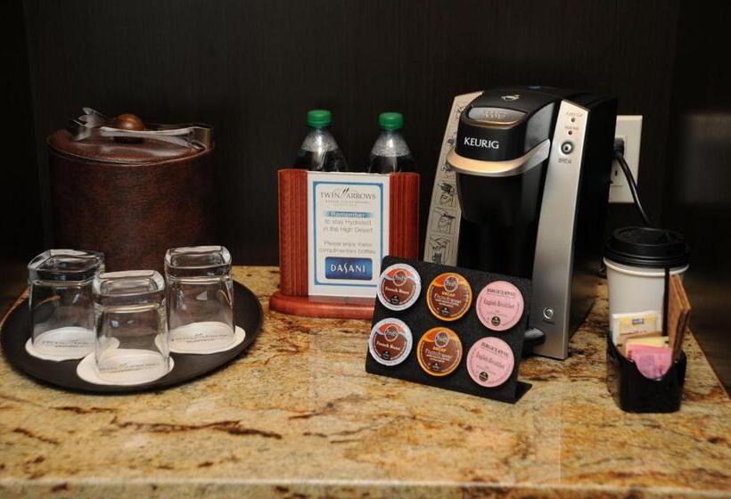 חדר סטנדרט עם מיטת קינג, Twin Arrows Navajo Casino Resort