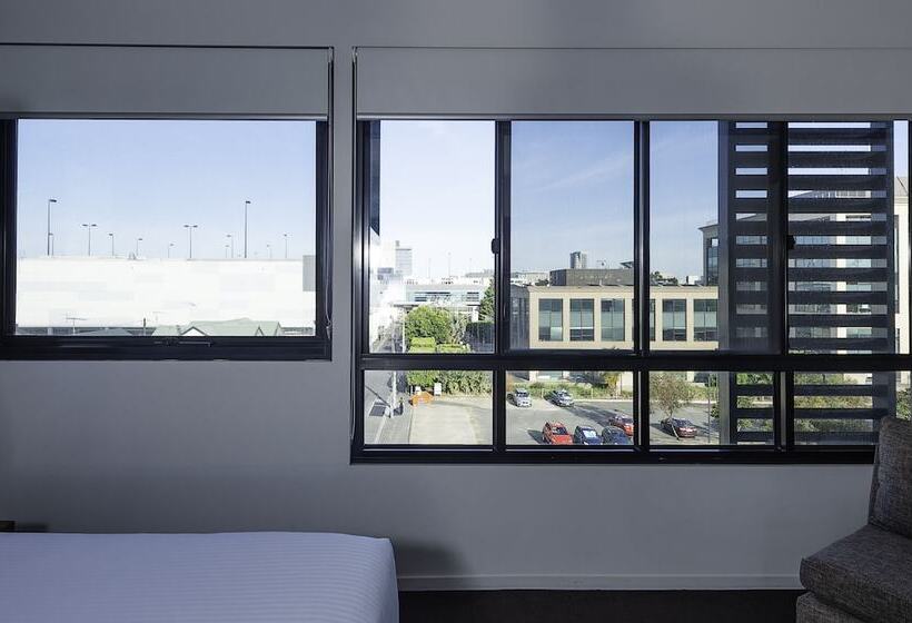 استودیوی استاندارد, Oaks Vue Suites Geelong