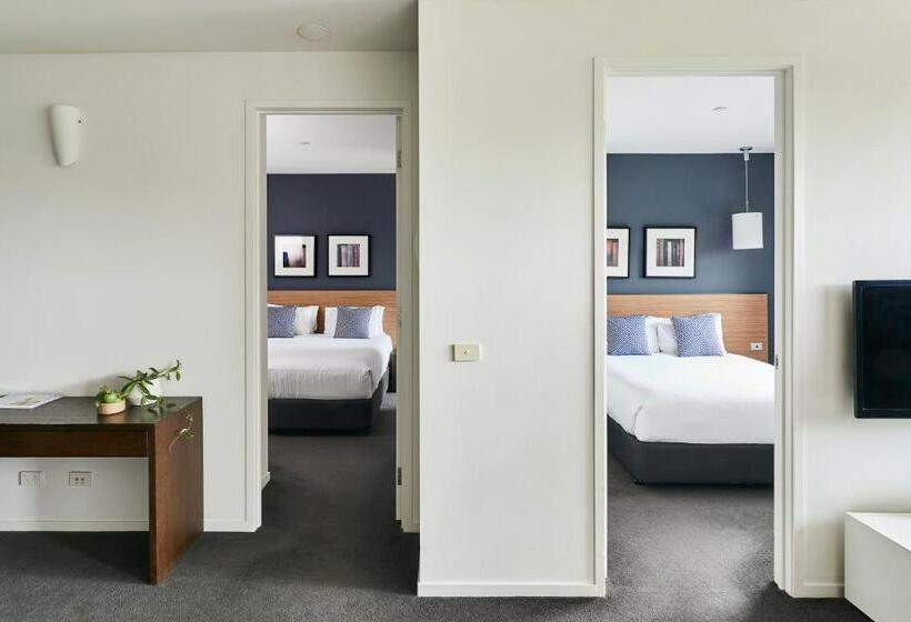 2 Bedroom Apartment with Views, Oaks Vue Suites Geelong