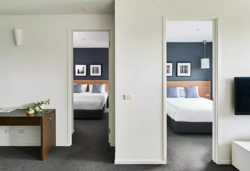 2 Bedroom Apartment with Views, Oaks Vue Suites Geelong