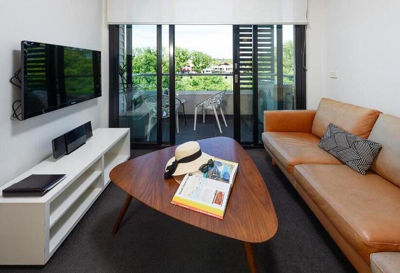 2 Bedroom Apartment with Views, Oaks Vue Suites Geelong