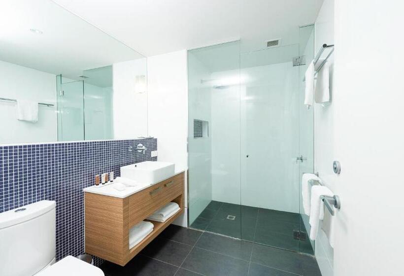 2 Bedroom Apartment with Views, Oaks Vue Suites Geelong