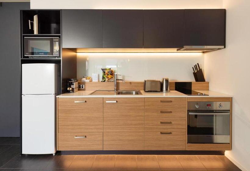 2 Bedroom Apartment with Views, Oaks Vue Suites Geelong