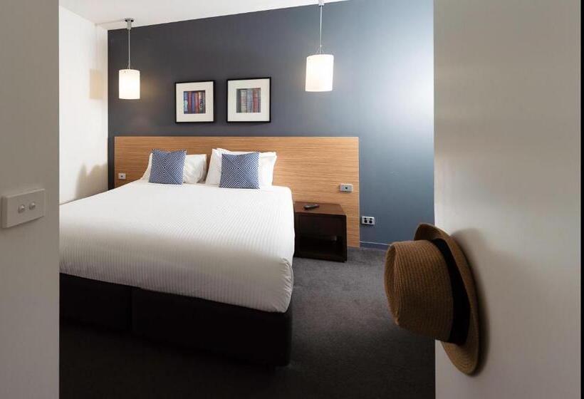 2 Bedroom Apartment with Views, Oaks Vue Suites Geelong