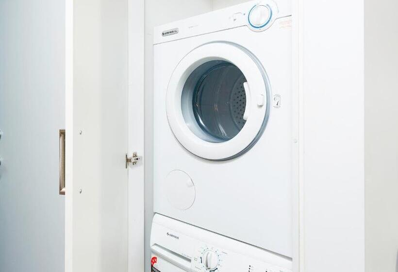 2 Bedroom Apartment with Views, Oaks Vue Suites Geelong