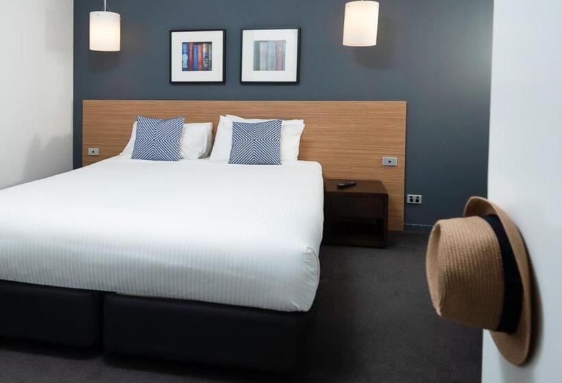 2 Bedroom Apartment with Views, Oaks Vue Suites Geelong