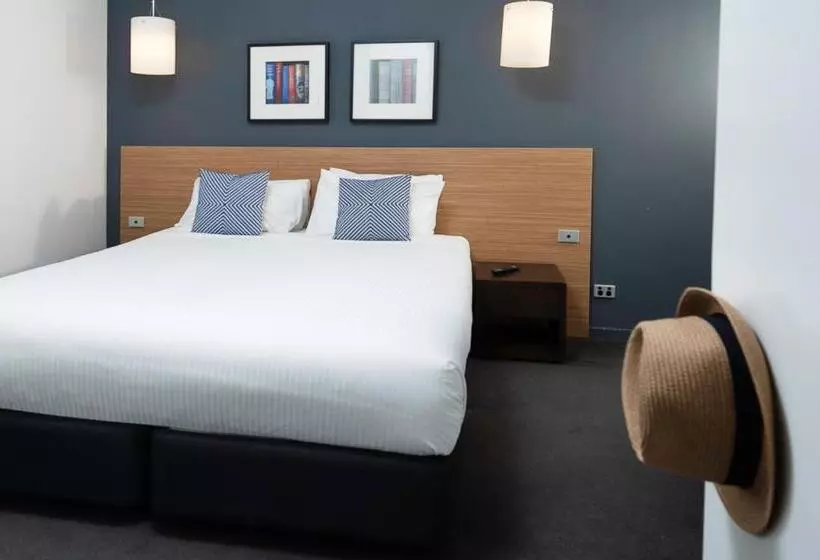 2 Bedroom Apartment with Views, Oaks Vue Suites Geelong