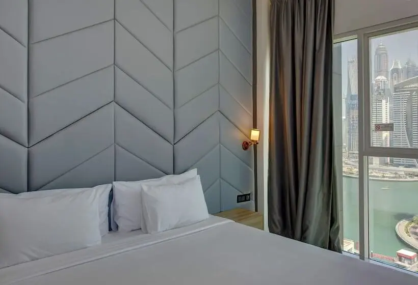 استودیوی پریمیوم, Royal Regency Suites Marina