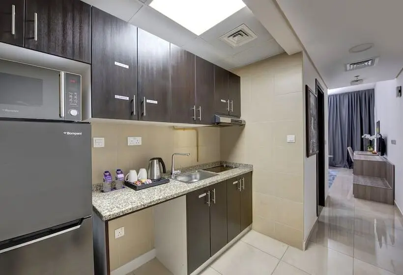 استودیوی پریمیوم, Royal Regency Suites Marina