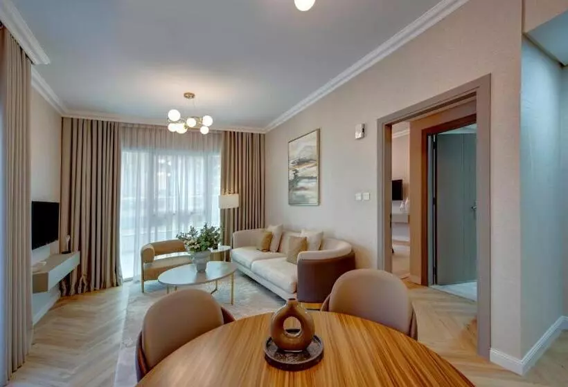 آپارتمان 1 خوابه با تراس, Royal Regency Suites Marina