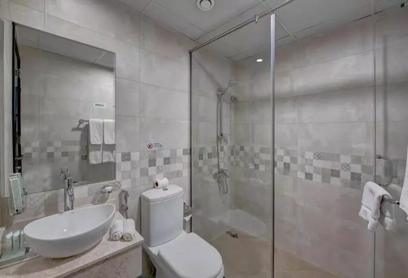 2 Bedroom Premium Apartment with Views, Royal Regency Suites Marina