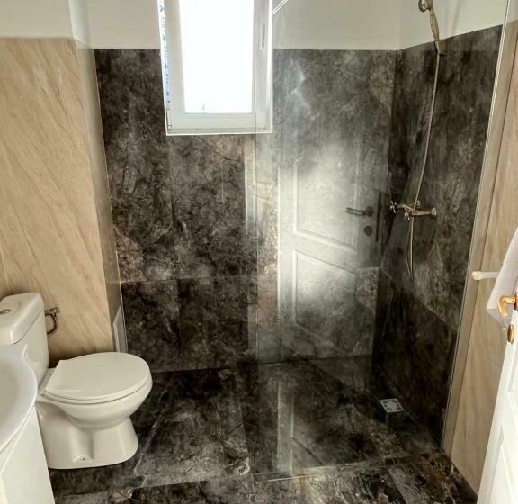 스탠다드 트리플 룸, Pensiunea Queen