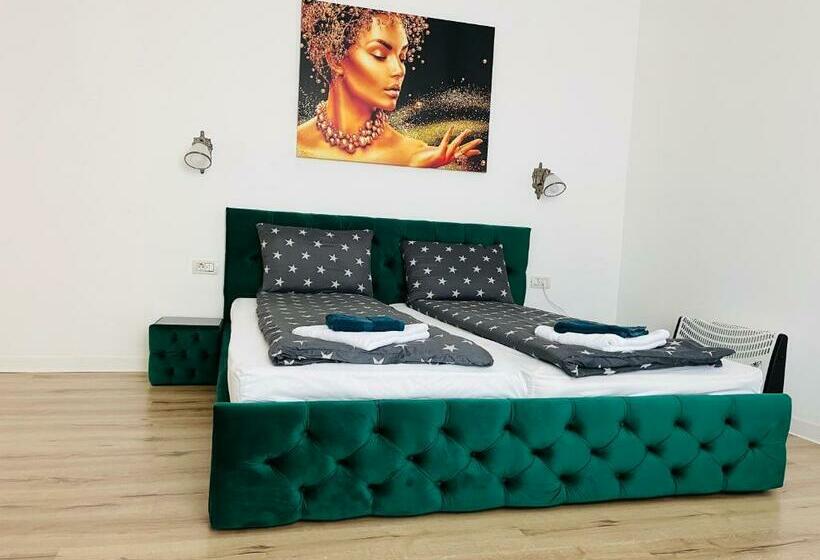 스탠다드 트리플 룸, Pensiunea Queen