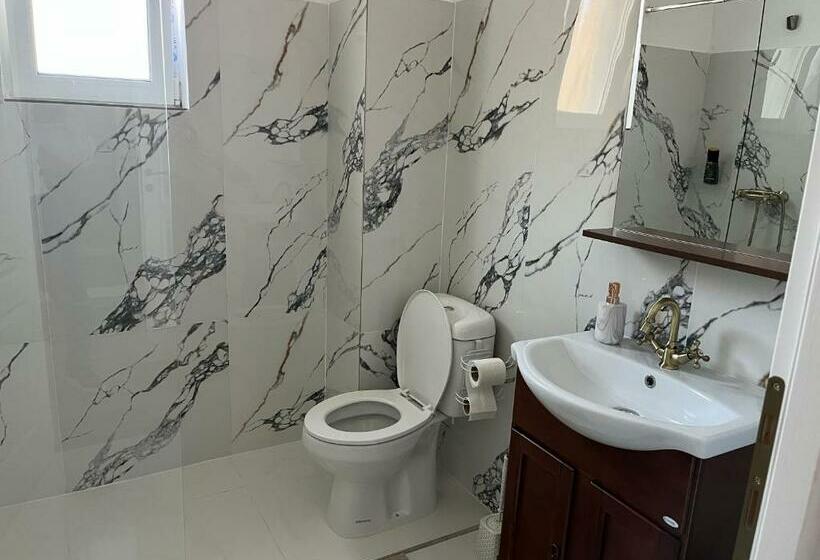 스탠다드 트리플 룸, Pensiunea Queen