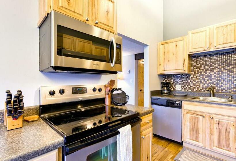 דירת שלושה חדרים, Briarcliff A 03