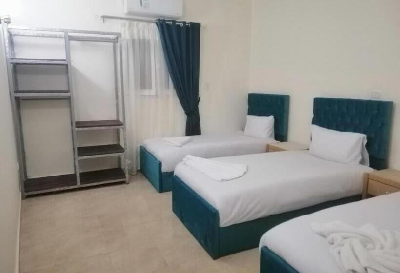 اتاق لوکس سه تخته با چشم‌انداز, Anubis Kingdom Pyramids View