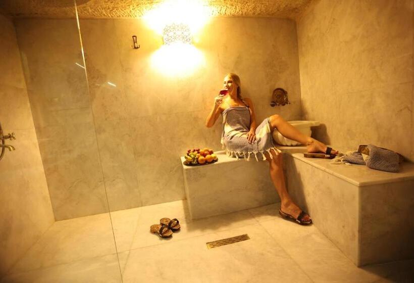 اتاق لوکس خانوادگی, Mak S Cave House