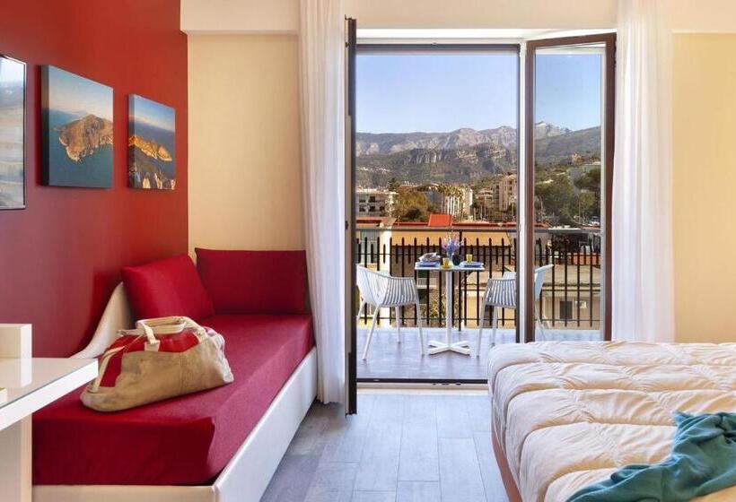 اتاق لوکس با بالکن, Parco Tasso Guest House