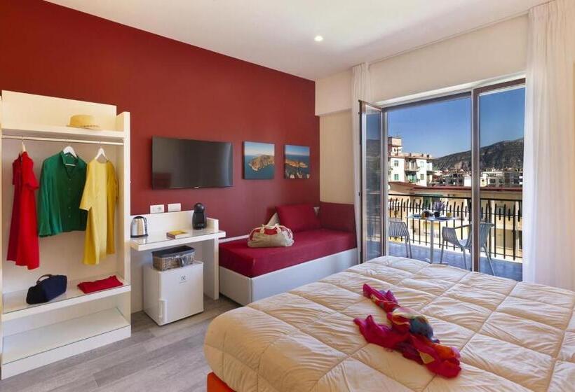 اتاق لوکس با بالکن, Parco Tasso Guest House