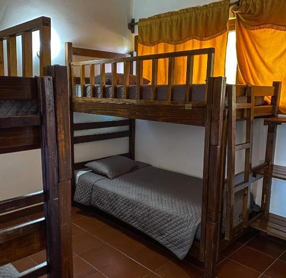 بنگله خانوادگی, Utz Tzaba