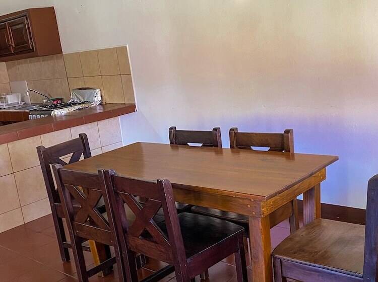 بنگله خانوادگی, Utz Tzaba