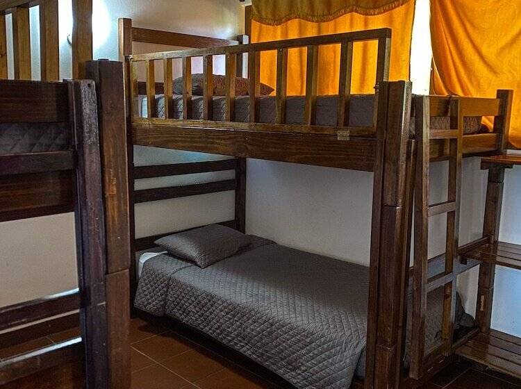 بنگله خانوادگی, Utz Tzaba