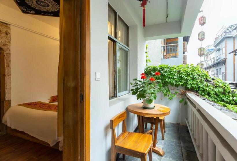 غرفة قياسية مزوَّدة بشُرفة, Destination Youth Hostel