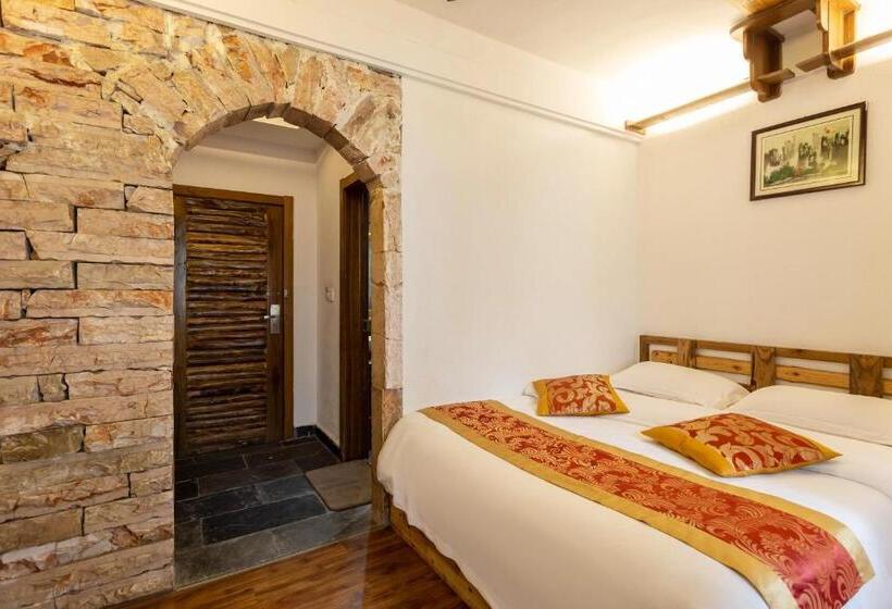 Номер Стандарт с Балконом, Destination Youth Hostel