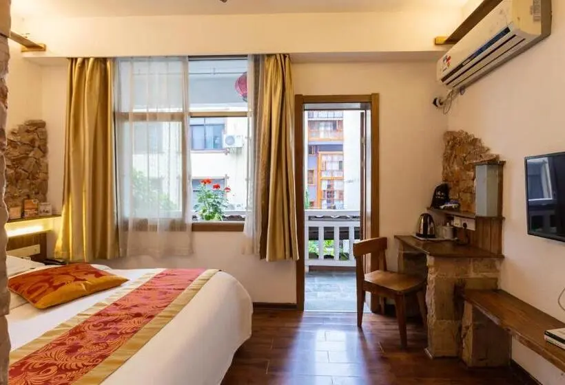 バルコニー付きスタンダードルーム, Destination Youth Hostel
