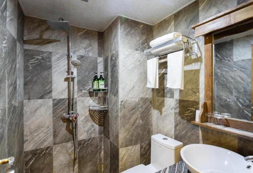 غرفة عائلية, Destination Youth Hostel