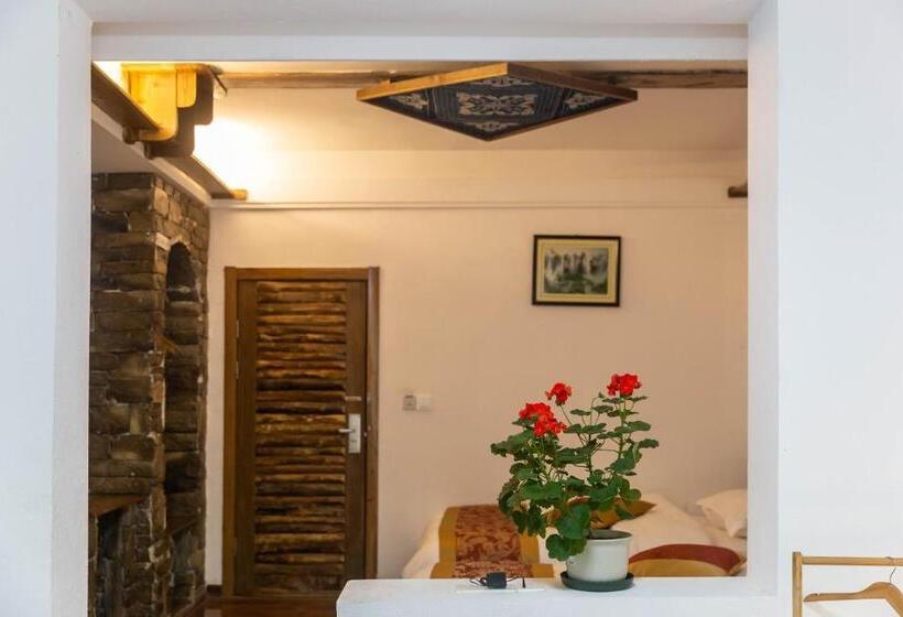 غرفة عائلية, Destination Youth Hostel